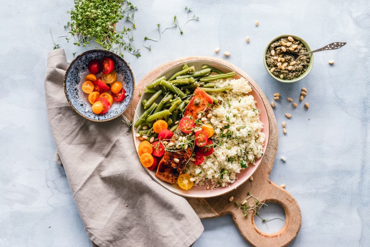 Alimentație echilibrată cu legume și fructe